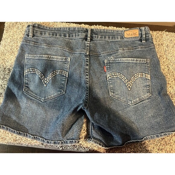 Levi's Jeans Midi Shorts Size 15 - Picture 3 of 3